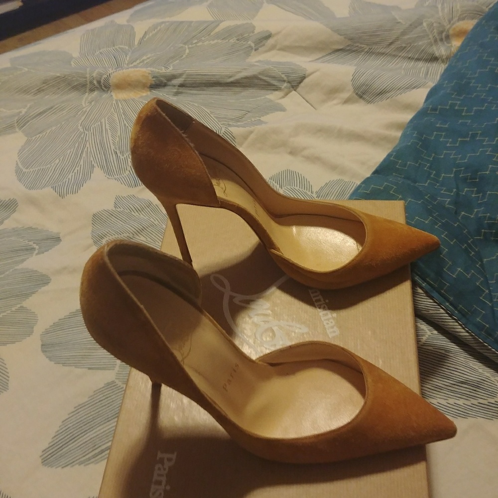 Heels - Picture 2 of 5